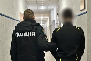 В Одессе задержали подозреваемого в поджоге автомобилей в паркинге в Аркадии