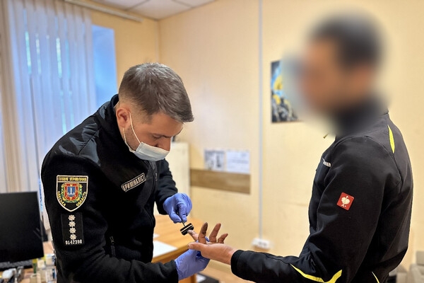 В Одессе задержали подозреваемого в поджоге автомобилей в паркинге в Аркадии