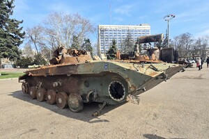 В Одессе открыли выставку уничтоженной российской бронетехники: фотоотчет