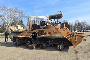 В Одессе открыли выставку уничтоженной российской бронетехники: фотоотчет