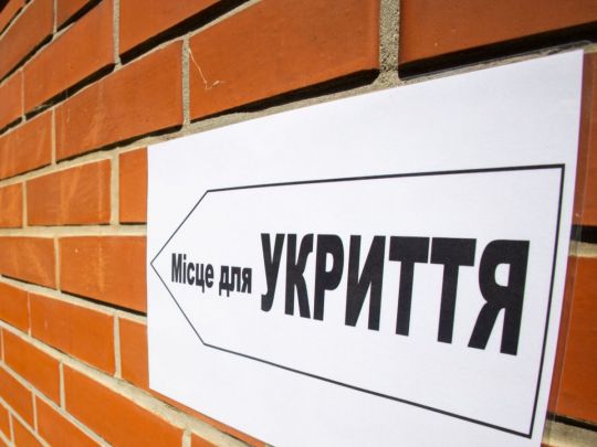 Заробив пів мільйона на&nbsp;ліхтарях для шкільних укриттів: у&nbsp;Києві викрили посадовця