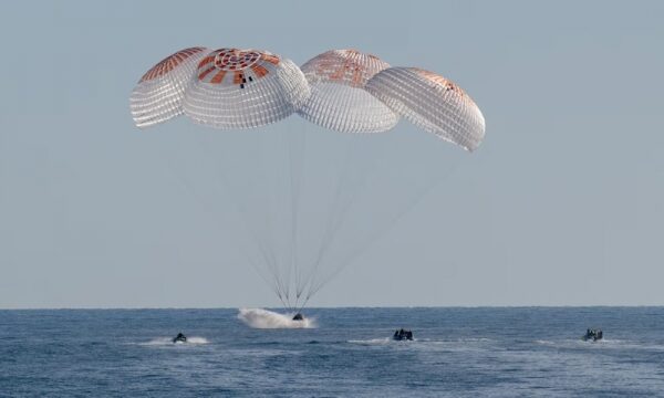 &laquo;Застрявшие в космосе&raquo;: астронавты NASA вернулись домой
