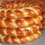 Готуємо український калач: рецепт запашної випічки до ранкової кави