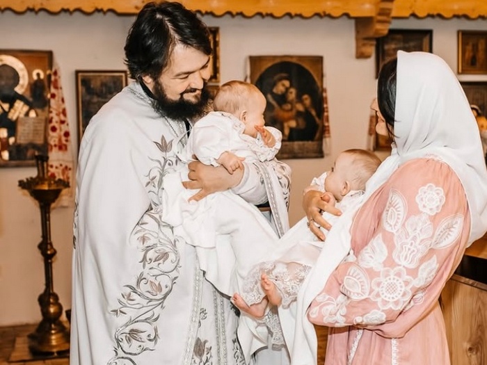 Особливий день: відома шеф-кухарка похрестила доньок