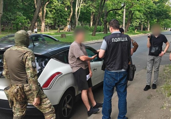В Одессе мужчина хотел за 40 тысяч долларов купить военные разработки Минобороны