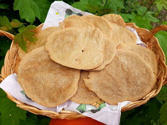 Дуже смачні коржики: готуються швидко і просто