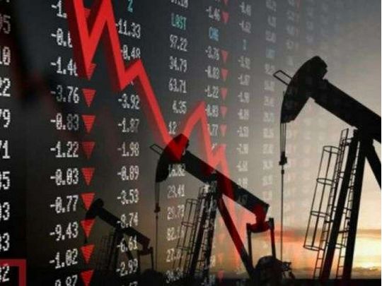 Світові ціни на нафту пішли вниз: чого варто побоюватися українцям