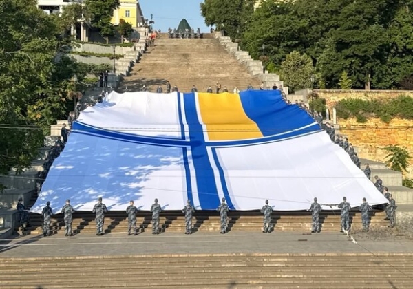День ВМС Украины: на Потемкинской лестнице в Одессе установили национальный рекорд