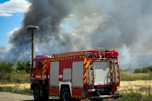 Масштабный пожар в Одесской области привел к усложнению движения: что горит