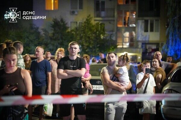 Ночью в Одесском районе горел ЖК "7 Небо": подробности пожара