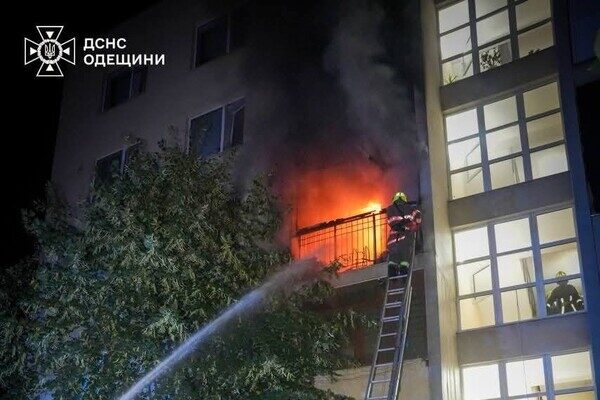 Ночью в Одесском районе горел ЖК "7 Небо": подробности пожара