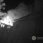 В Белгороде-Днестровском полицейские спасли пожилую женщину после дроновой атаки.