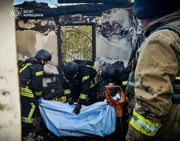Пекло вночі: росія вбила жінку з&nbsp;немовлям та&nbsp;12-річною донькою під час атаки на&nbsp;Київщину (фото, відео)