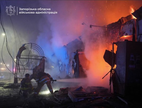 Атака росії на&nbsp;Запоріжжя: авіабомба влучила по&nbsp;міському ринку, є&nbsp;загиблі та&nbsp;поранені (фото, відео)