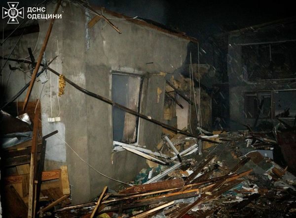 Атака росії на&nbsp;Запоріжжя: авіабомба влучила по&nbsp;міському ринку, є&nbsp;загиблі та&nbsp;поранені (фото, відео)