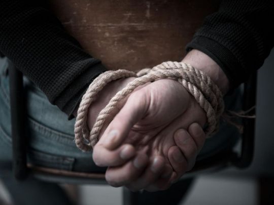 Тримали на&nbsp;ланцюгу, били й&nbsp;труїли сурогатом: на&nbsp;Полтавщині розслідують злочини &laquo;чорних рієлторів&raquo;