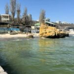 Екологи пояснили, чому Чорне море в Одесі стало жовтим (фото, відео)