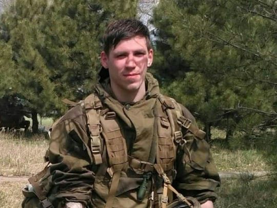 «Понад три роки урна з прахом сина зберігалася у нас вдома»: героя оборони Маріуполя поховали в день його народження