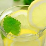 Полегшити симптоми печії: як працює вода з лимоном та популярною добавкою