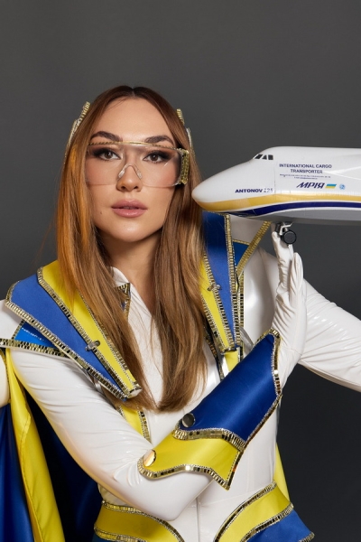 Українська модель буде змагатися за&nbsp;перемогу в&nbsp;конкурсі у&nbsp;костюмі, присвяченому легендарному літаку (фото)