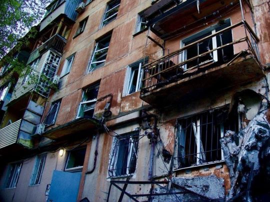 У Дніпрі горіли автомобілі та багатоквартирні будинки після нічного удару росіян (фото відео)