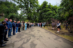 В честь погибших детей: в Одессе заложили яблоневый "Сад памяти"