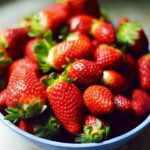 Ви миєте полуницю неправильно: вода з-під крана не рятує від пестицидів