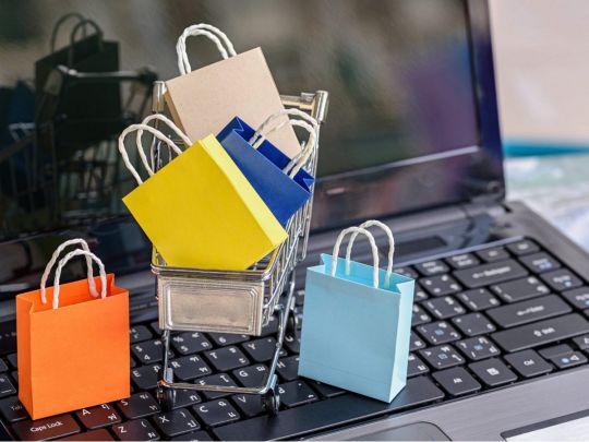 Не більше трьох разів на рік і різні речі: що можна продавати в Інтернеті, щоб не «потрапити» на податки або штраф